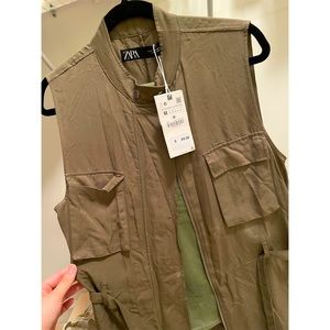 NEW Trench coat from Zara, size (M)